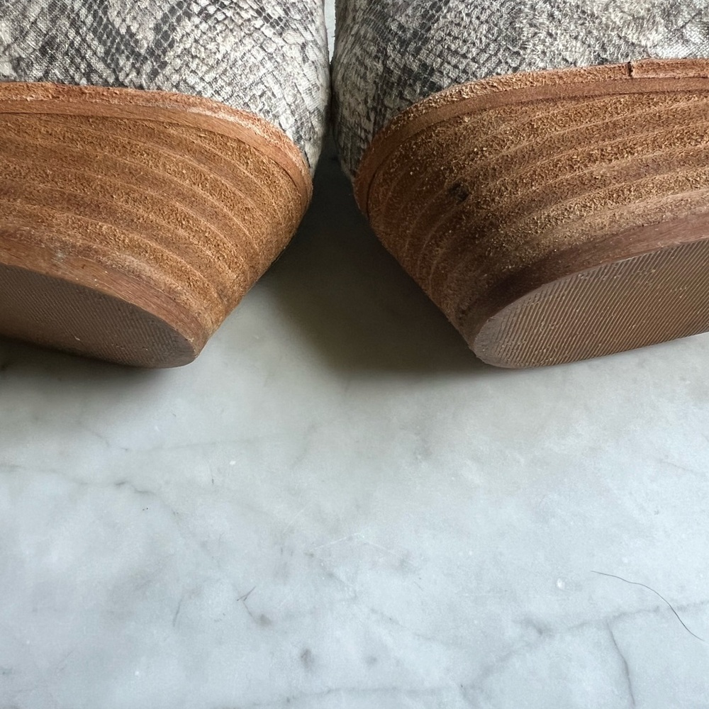 Chinese Laundry Ankle Boot - Picture 5 of 6